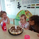 Kristínka poprvé slaví své narozeniny v naší školce.